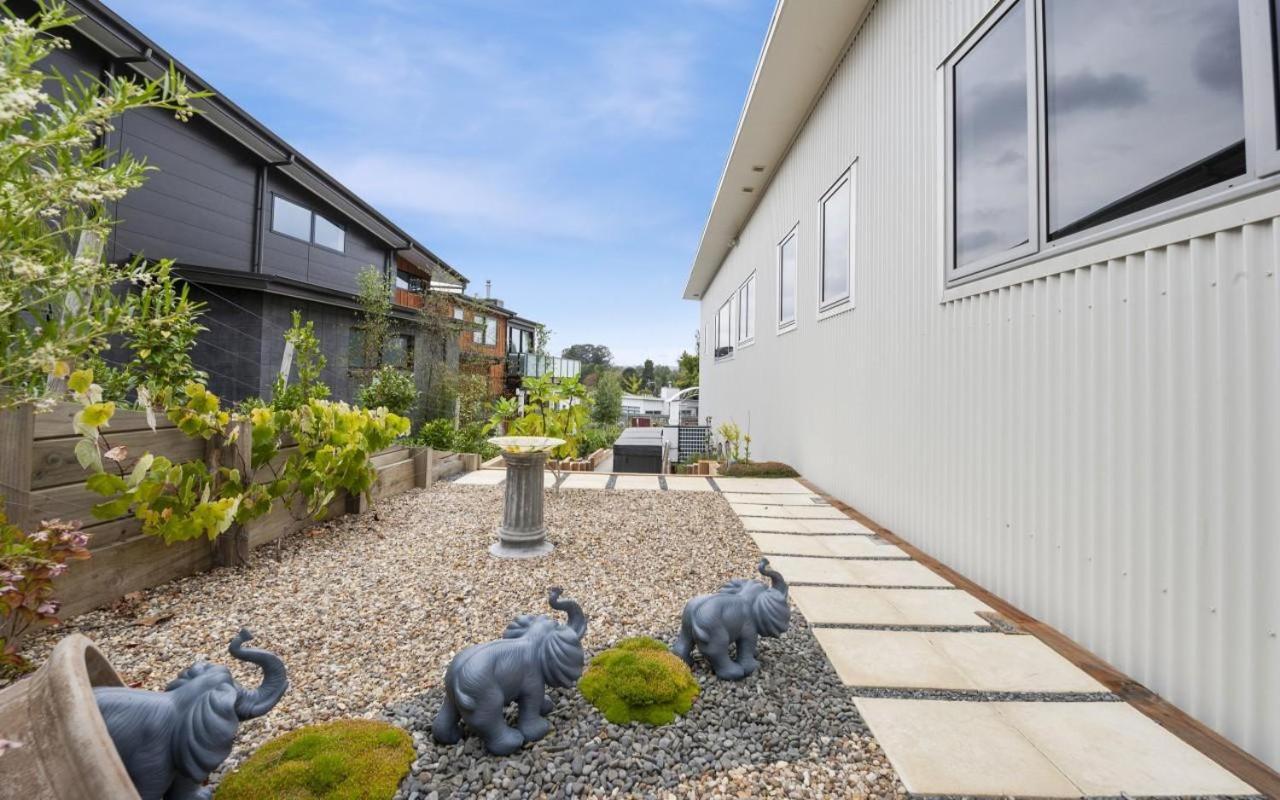 Luxury Retreat With Swim Spa Taupo Kültér fotó
